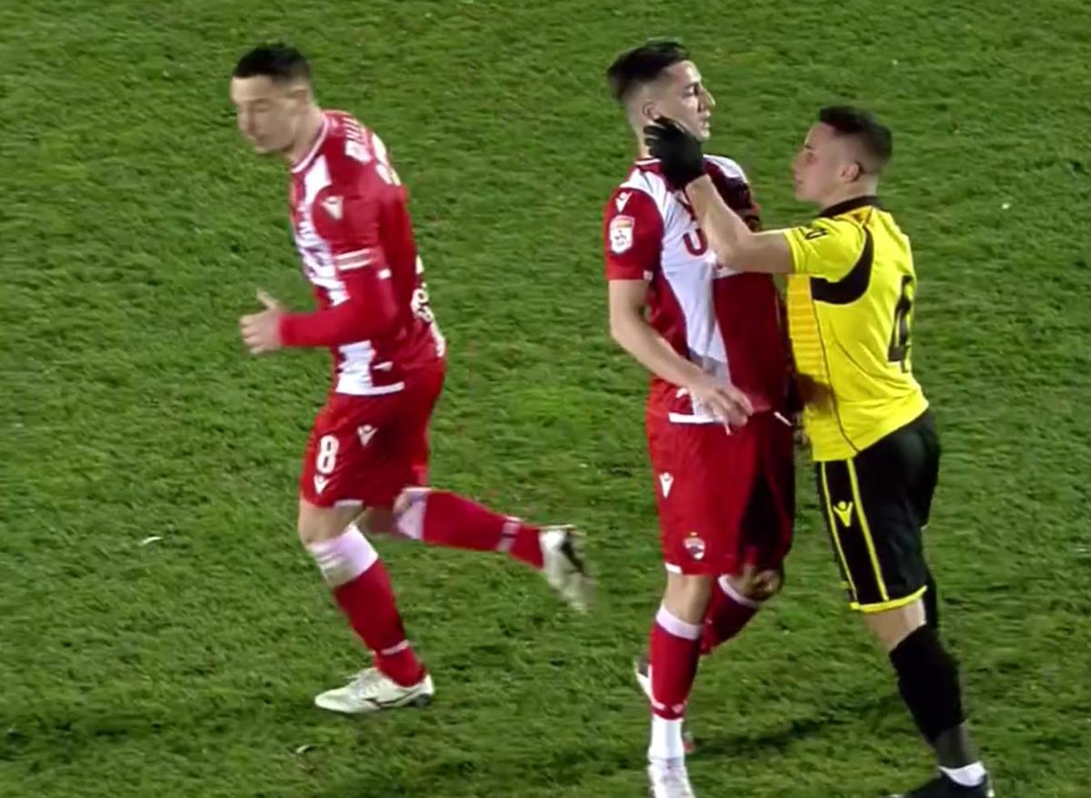 Moment violent! L-a luat de gât pe teren și a văzut „ROȘU” direct