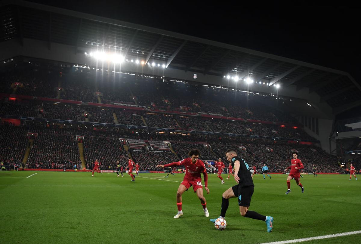 Învinsă pe Anfield, Liverpool merge în sferturile Ligii! Alexis Sanchez a îngropat-o pe Inter
