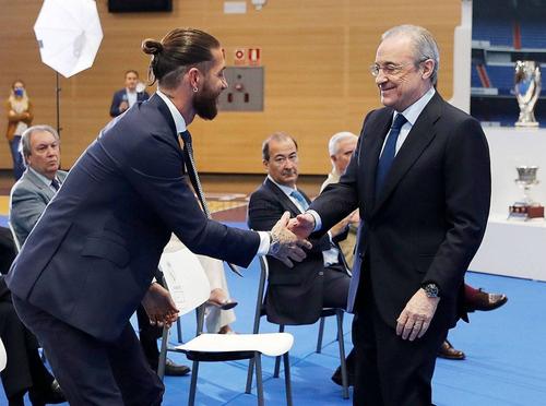 Florentino Perez (75 ani), președintele lui Real Madrid, e de părere că a luat decizia corectă atunci când nu i-a mai prelungit contractul lui Sergio Ramos (35 de ani), luând în considerare numeroasele accidentări ale fundașului spaniol.