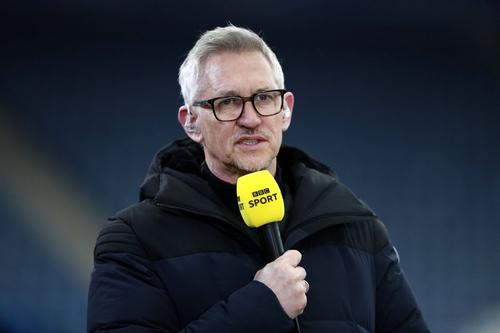 Gary Lineker (62 de ani), fost mare fotbalist englez și cel mai bine plătit realizator de la BBC, are probleme după ultima reacție la adresa politicii Guvernului britanic. 
Foto: Imago