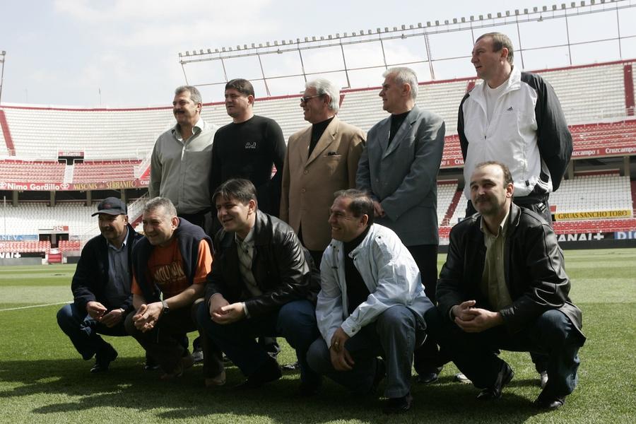 Echipa de la Sevilla, peste ani, pe stadionul unde a câștigat Cupa Campionilor Marele Emeric Ienei a murit » Legendă a Stelei, gentleman al fotbalului