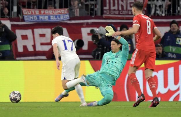 Gafă uriașă de portar în Bayern - PSG » Viitorul adversar al României s-a făcut de râs, apoi a închis poarta