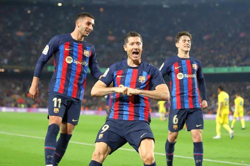 Robert Lewandowski (centru)/ foto Imago Images