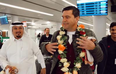 Cosmin Contra, primire triumfală la noua echipă » Cum l-au așteptat șeicii pe aeroport