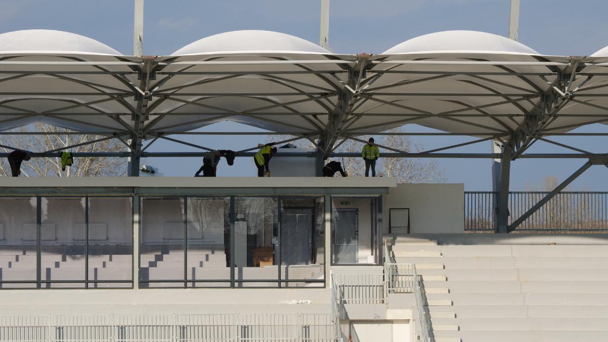 Chin nesfârșit! N-au „casă” nici în play-out, deși se lucrează de 4 ani la modernizarea stadionului! Singura arenă fără peluze din Superliga a ajuns să coste mai mult decât dublul sumei estimate inițial