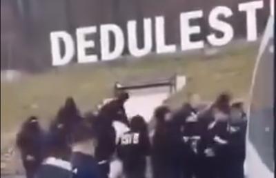 Bătaie la Dedulești între ultrașii celor de la UTA și U Cluj » Imagini scandaloase