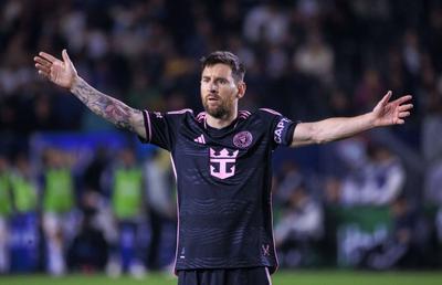 Leo Messi a salvat o bunicuță de 90 de ani din mâinile teroriștilor. Acum ea îi cere campionului mondial ajutorul pentru eliberarea familiei sale!