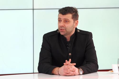 Provocat să compare fiecare titular probabil de la Rapid cu omologul lui de la FCSB, Raul Rusescu, expertul GSP Live, a ales 7 fotbaliști de la roș-albaștri, doi de la alb-vișinii, iar în alte două cazuri nu s-a putut decide.