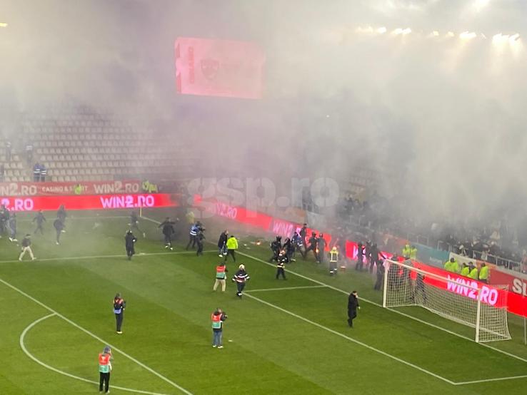 Scenele de război de la Dinamo - UTA