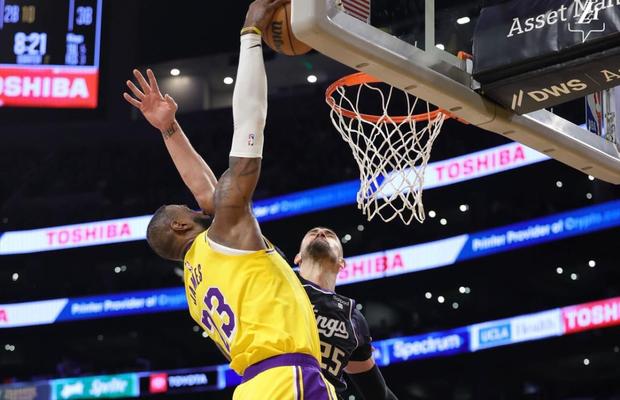 LeBron James, aproape de un record financiar cum nu s-a mai văzut în NBA » Mingea este în terenul său