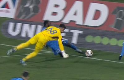 Hagi va lua foc! Golul Farului, anulat de VAR, deși reluările nu lămuresc nimic