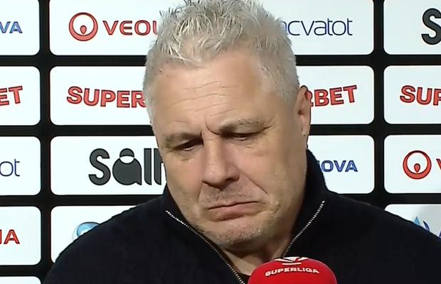 Șumudică i-a făcut praf pe jucătorii Rapidului: „Eu nu accept așa ceva! Am venit în vizită la Sibiu. Nu se poate să nu faci un dribling!”