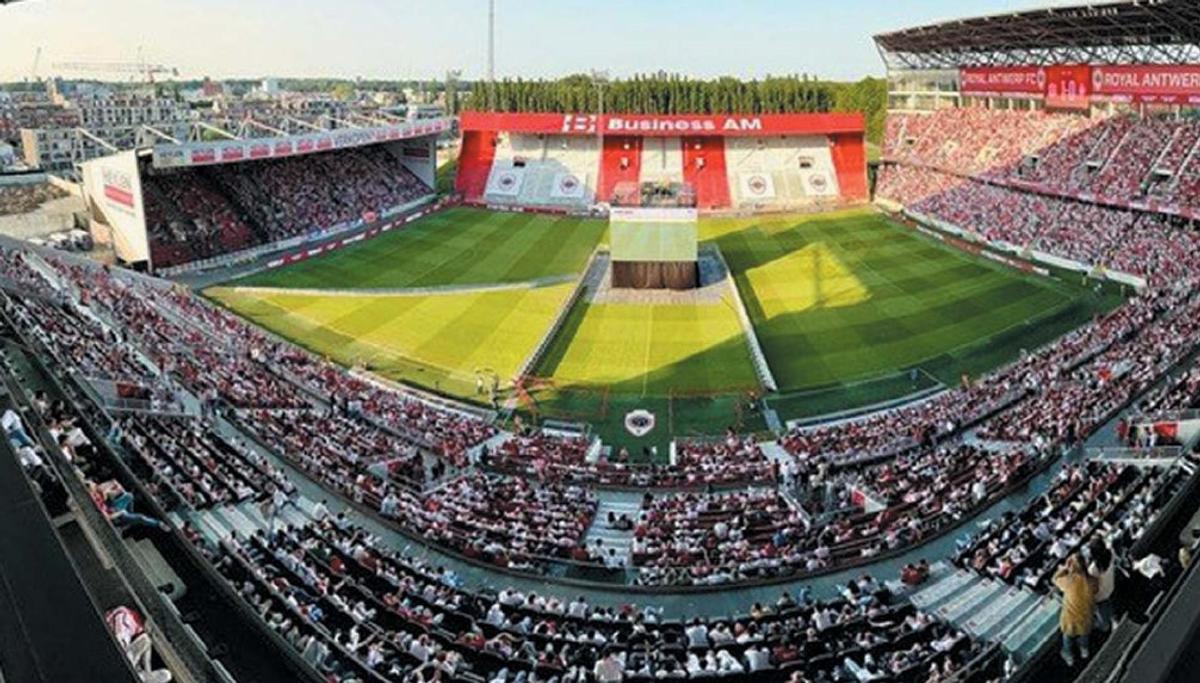 Situație incredibilă la fosta echipă a lui Laszlo Boloni » Stadion de lux la o tribună, în paragină la cealaltă: este închisă de 5 ani