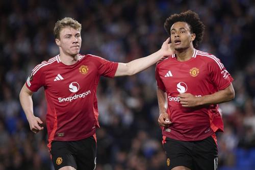 Joshua Zirkzee a costat 42,5 milioane de euro și a livrat 6 goluri în 41 de meciuri la Manchester United, în timp ce Rasmuns Hojlund, adus cu 74 de milioane, are 23 goluri în 79 de partide / Foto: Imago