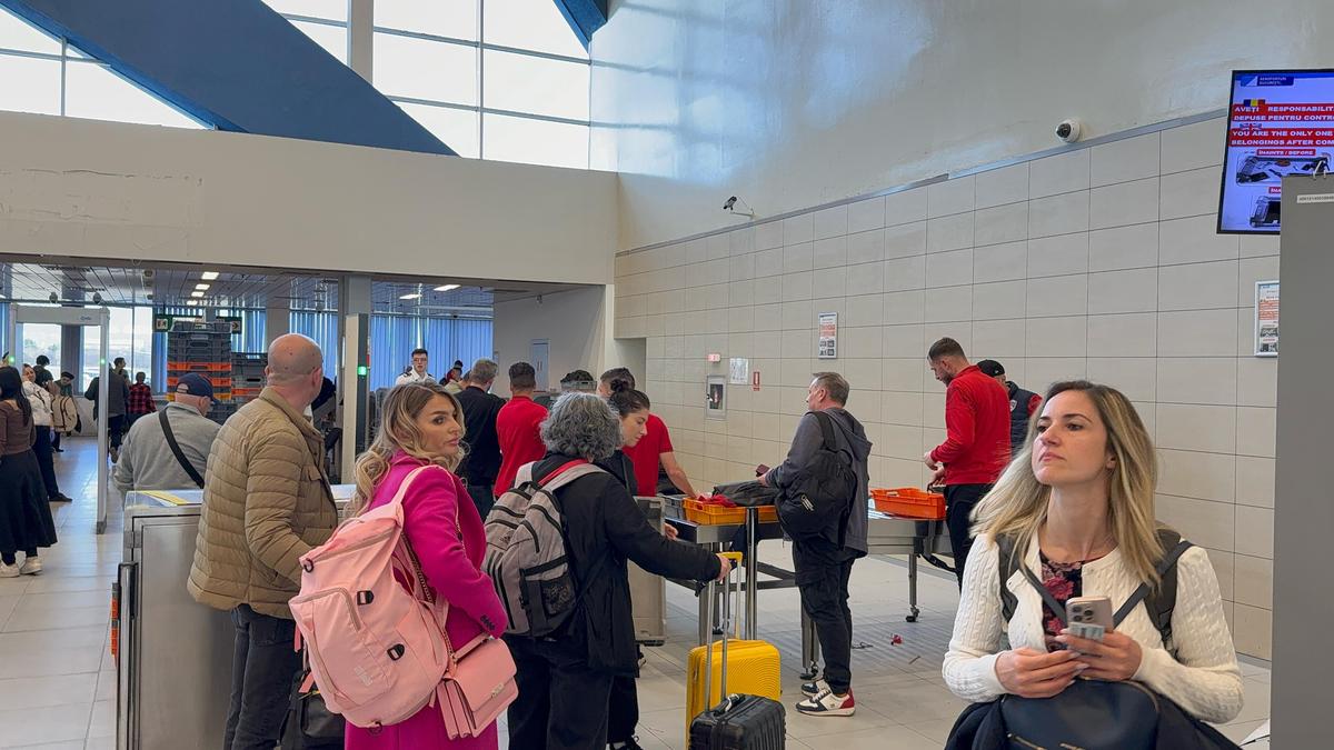 Jucătorii Gloriei Buzău au ajuns la aeroport pentru a zbura la Cluj
