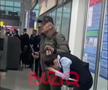 Bărbat amenințător, dezarmat de un fost boxer în aeroport