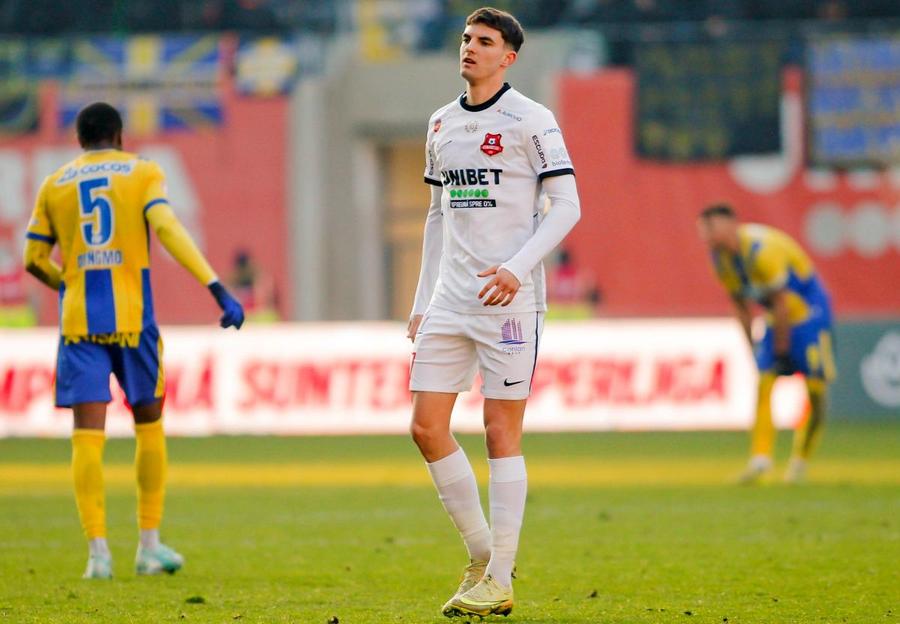 Patrick Vuc a acumulat 6 apariții în tricoul celor de la Hermannstadt / Sursă foto: Facebook Are dublă cetățenie, germană și română, și a venit în Superligă pe urmele părinților: „Am ajuns în România cu bucurie, mândrie și speranță”