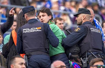 Meci întrerupt în La Liga! Bătaie generală în tribune » Jucătorii i-au implorat să înceteze