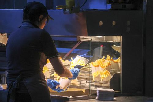 Elijah Stewart a ajuns să lucreze într-un fast-food în Roma. Foto: Imago Images