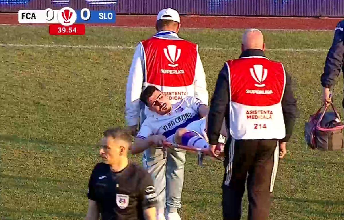 Căpitanul din play-off, scos cu targa de pe teren » Culmea: accidentat și suspendat în aceeași fază