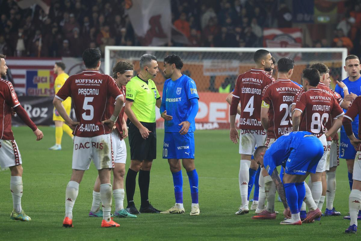 Rapid - Craiova, întrerupt de două ori