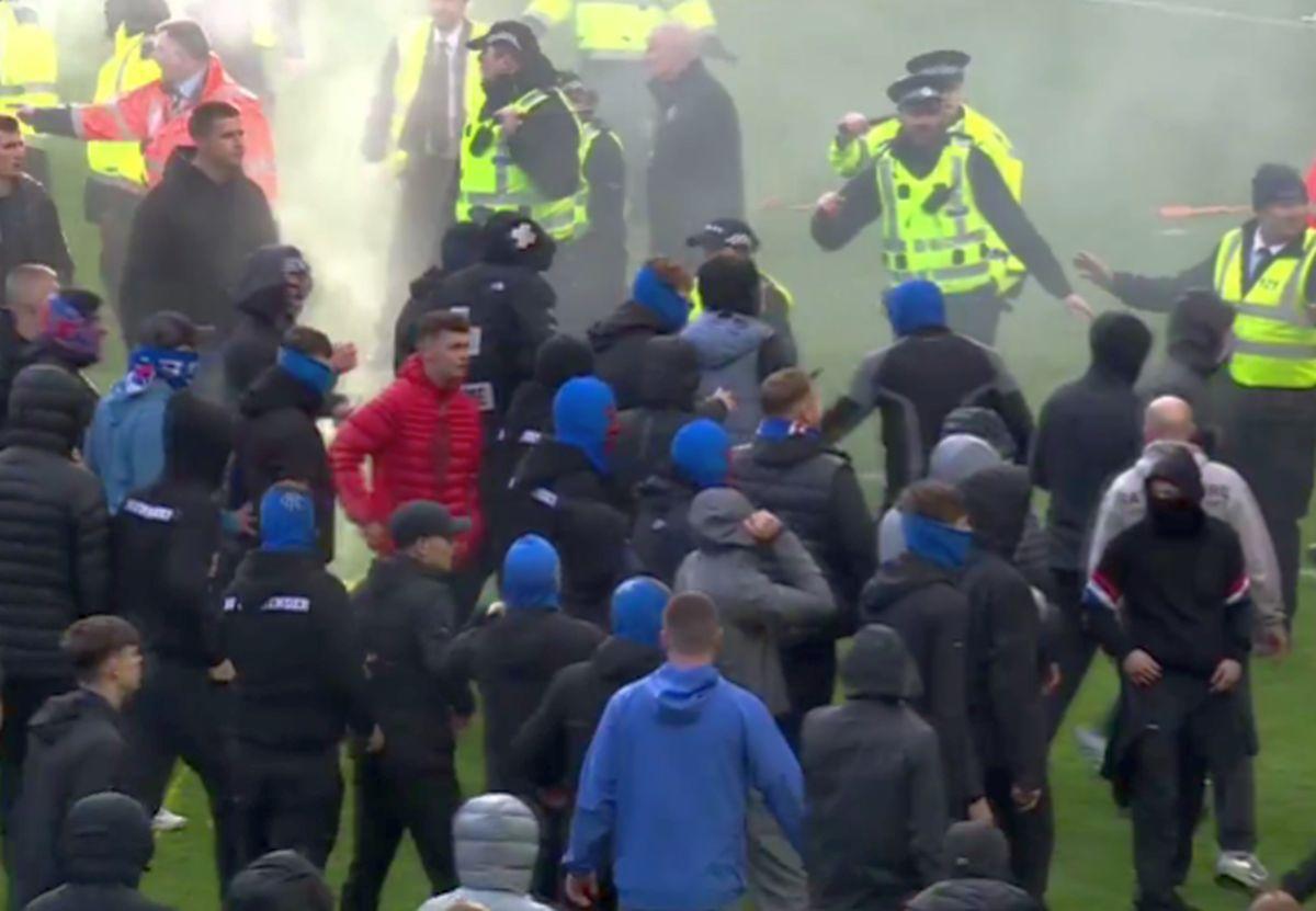 Arestări, polițiști și suporteri răniți! » Haos la Rangers - Celtic