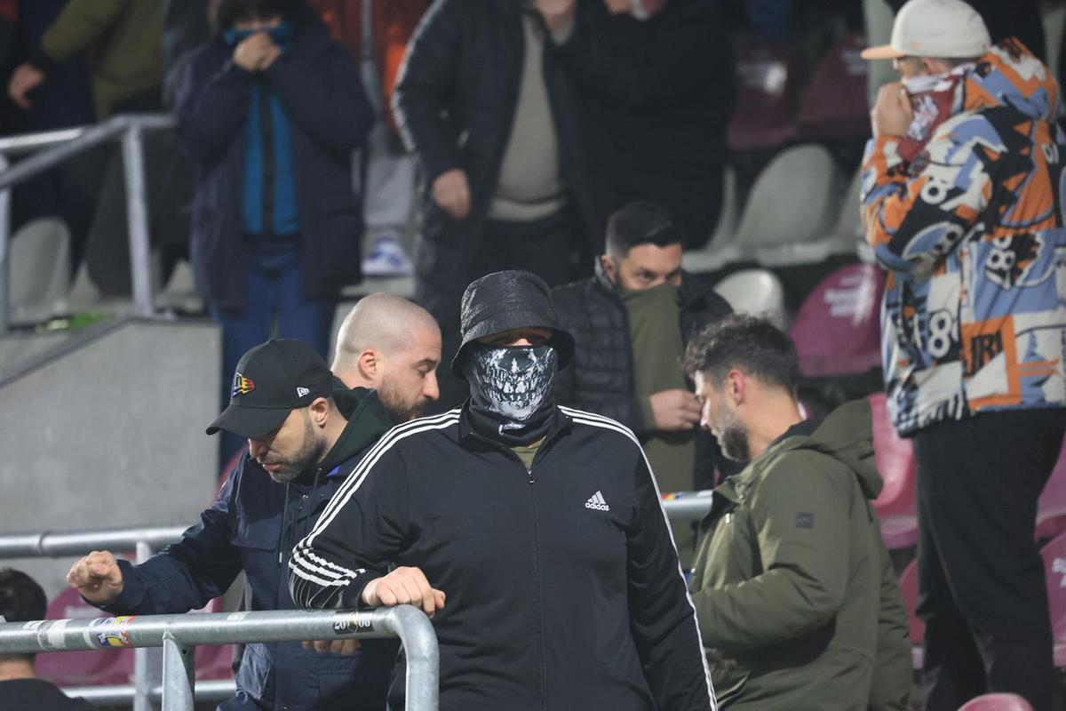 Eroare INACCEPTABILĂ a jandarmilor la Rapid - Craiova » Lucescu, sub tratament, a părăsit urgent arena