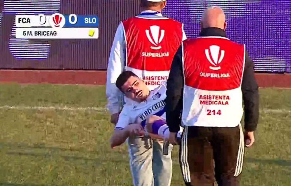 Căpitanul din play-off, scos cu targa de pe teren » Culmea: accidentat și suspendat în aceeași fază