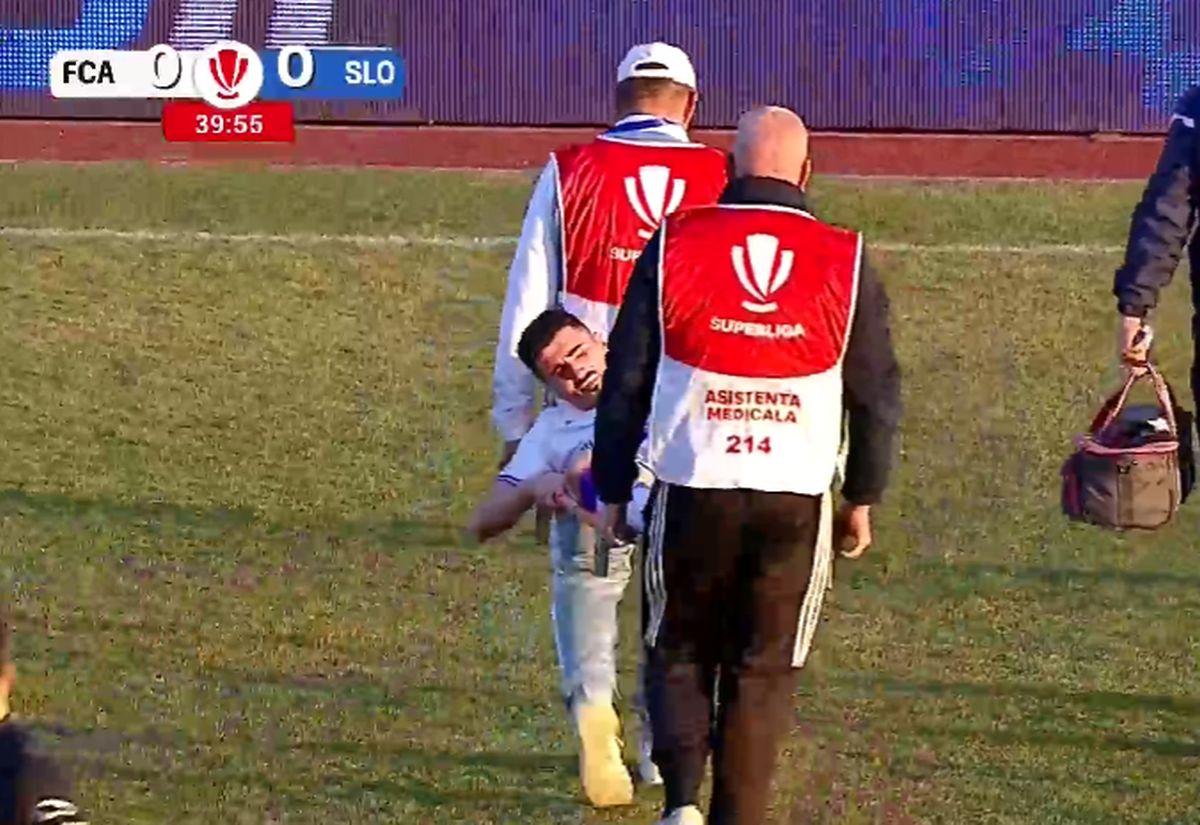 Căpitanul din play-off, scos cu targa de pe teren » Culmea: accidentat și suspendat în aceeași fază