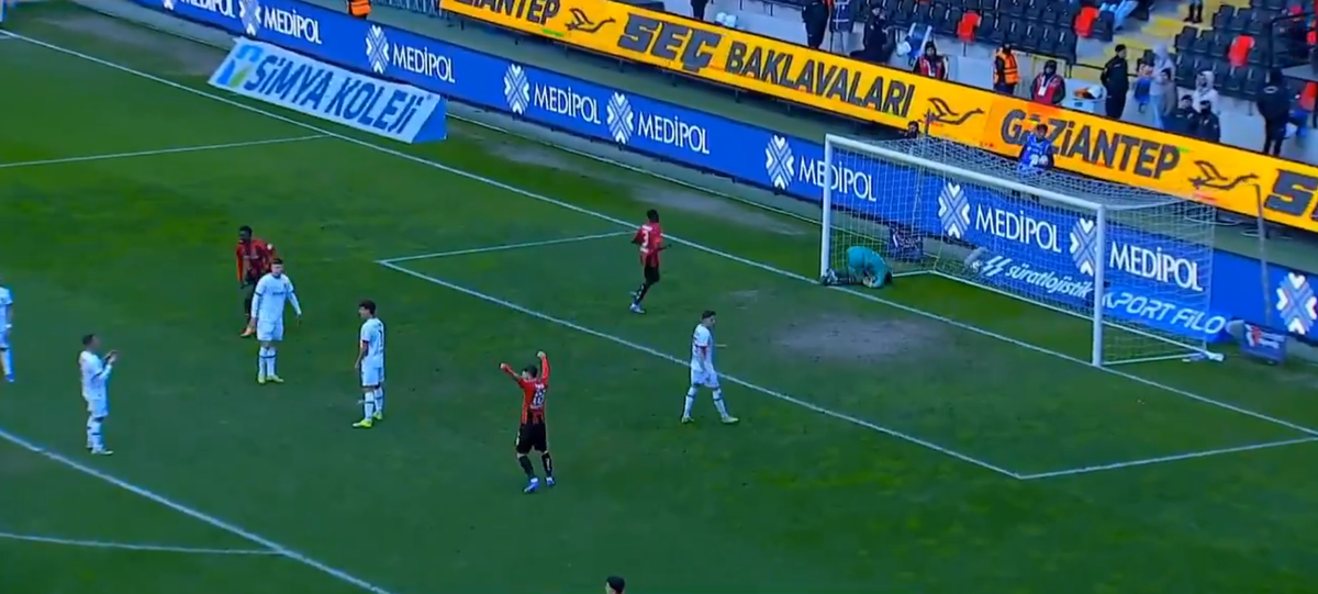Gol pentru Alexandru Maxim în Turcia! Căpitanul lui Gaziantep a marcat cu un șut din afara careului