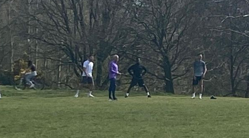 Mourinho are grijă de condiția fizică a jucătorilor. În medalion, cei trei de la Spurs făcând stretching