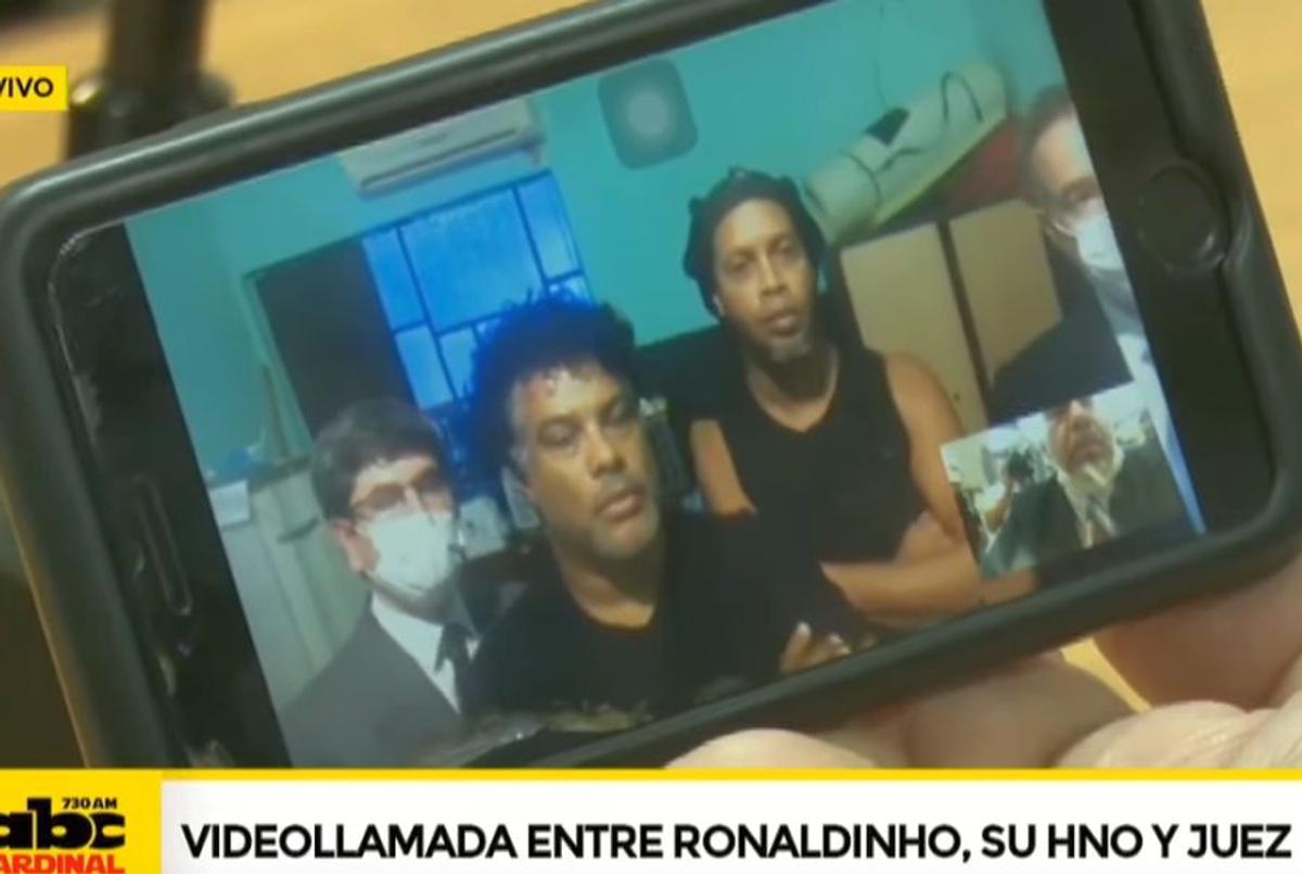 VIDEO Imagini din închisoare » Cum a reacționat Ronaldinho când a aflat că va fi eliberat