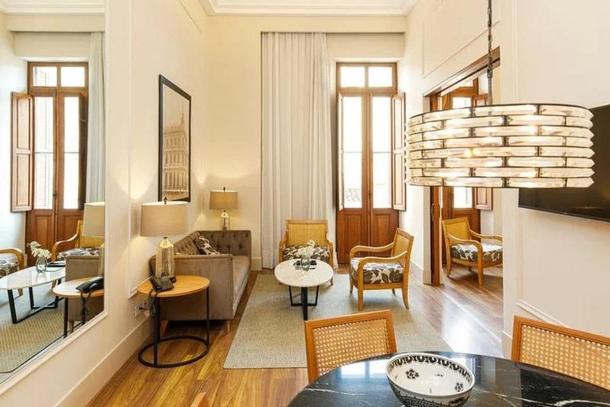 GALERIE FOTO Ăsta da arest la domiciliu! Imagini fabuloase din locul în care își ispășește pedeapsa Ronaldinho