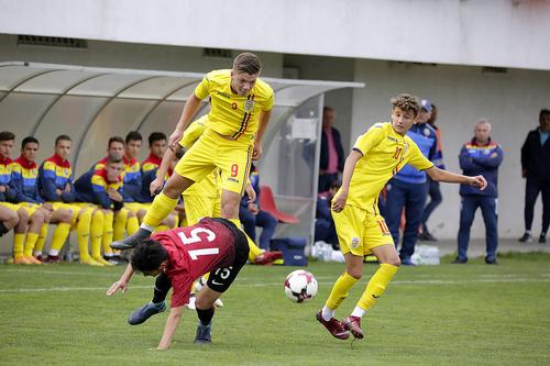 Curea (nr. 9) este campion la juniorii B, fiind coleg de generație cu Ahmend Bani și Valentin Borcea, ajunși deja în circuitul echipei mari, a fost și la naționalele de juniori // FOTO: FRF.ro