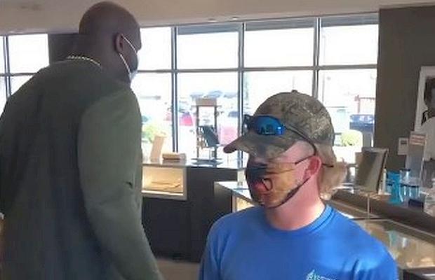 Gestul prin care Shaquille O'Neal l-a lăsat lăsat fără cuvinte pe un bărbat într-un magazin de bijuterii!