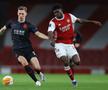 Controversă pe „Emirates” » Jucătorii lui Arsenal și arbitrul au îngenuncheat, fotbaliștii Slaviei i-au privit din picioare: „Dezgustător”