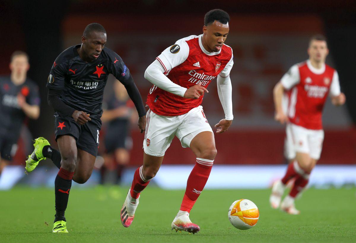 Controversă pe „Emirates” » Jucătorii lui Arsenal și arbitrul au îngenuncheat, fotbaliștii Slaviei i-au privit din picioare: „Dezgustător”