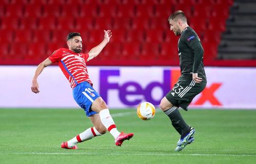 Momente incredibile în Europa League: un bărbat DEZBRĂCAT a intrat pe teren în timpul meciului Granada - Manchester United