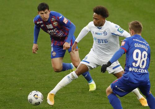 Clinton Njie, în posesia balonului / FOTO: Imago-Images