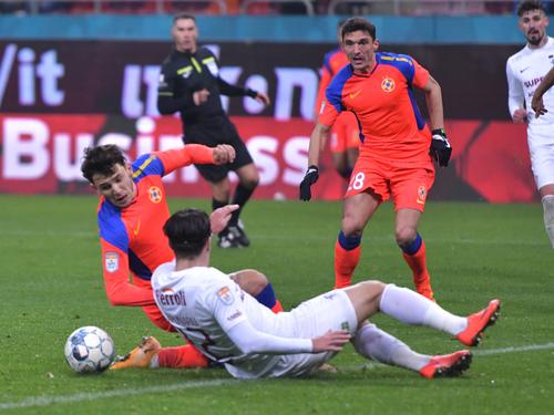Claudiu Keșeru și Ianis Stoica// Foto-IMAGO / sport pictures-Razvan Pasarica