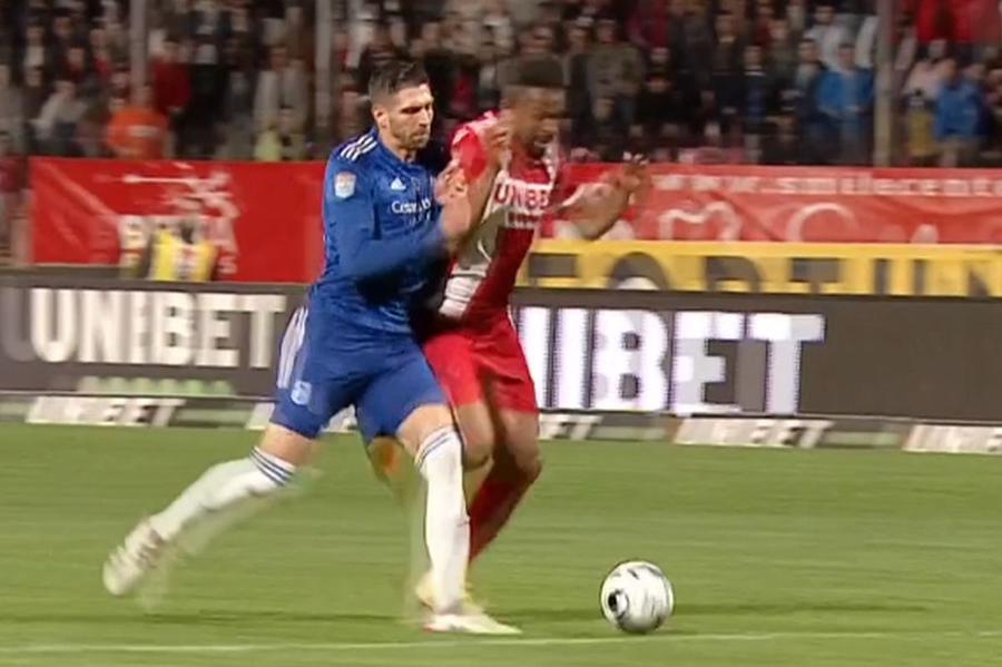 Contactul dintre Kovacic și Irobiso // foto: captură Orange Sport Un fost arbitru nu are dubii: „Dinamo trebuia să primească penalty cu FCU Craiova”