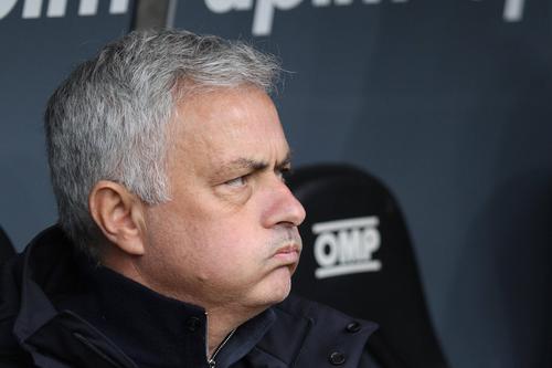 AS Roma a fost învinsă de Bodo/Glimt, scor 2-1, în prima manșă a sfertului de finală din Conference League. Jose Mourinho (59 de ani) a dat vina pe arbitraj, ghinion și pe gazonul sintetic din Norvegia.