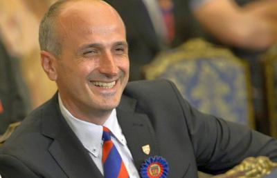 Florin Talpan îl distruge pe Eduard Novak: „Este revoltător ca un ministru din Guvernul României să apere public şi să promoveze furtul de identitate ” + „Citiți Constituția”