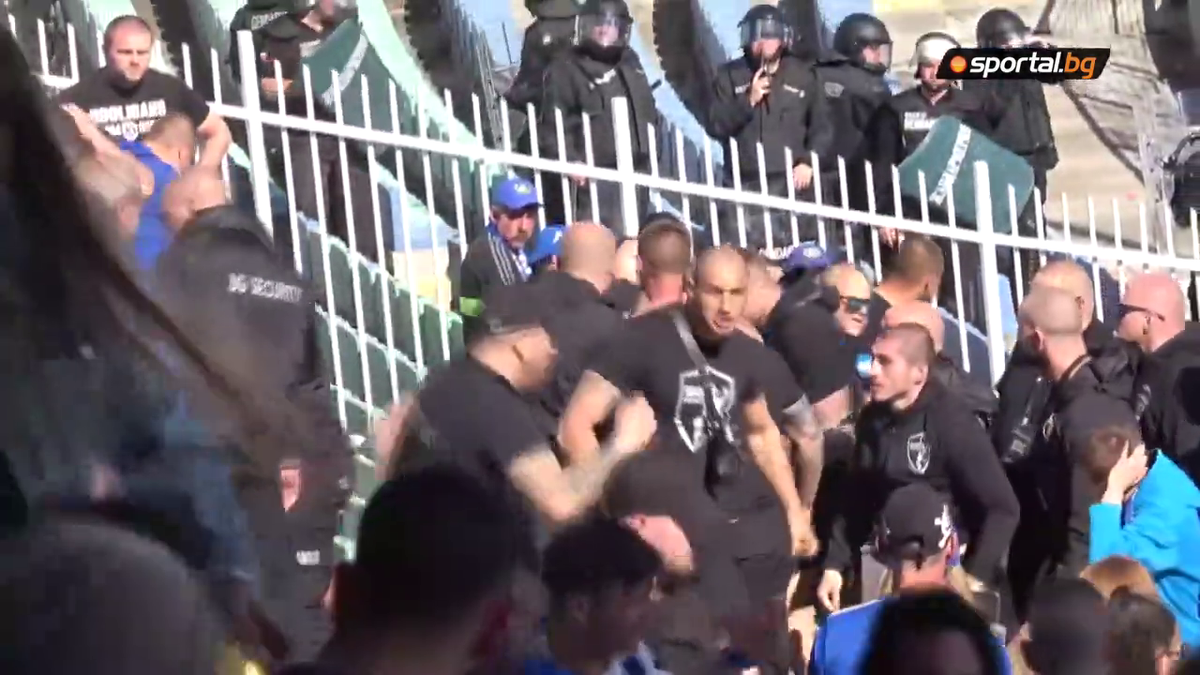 Scene barbare la derby-ul Sofiei, Levski - CSKA » Au fost bătuți cu curelele și loviți cu pumnii de forțele de ordine