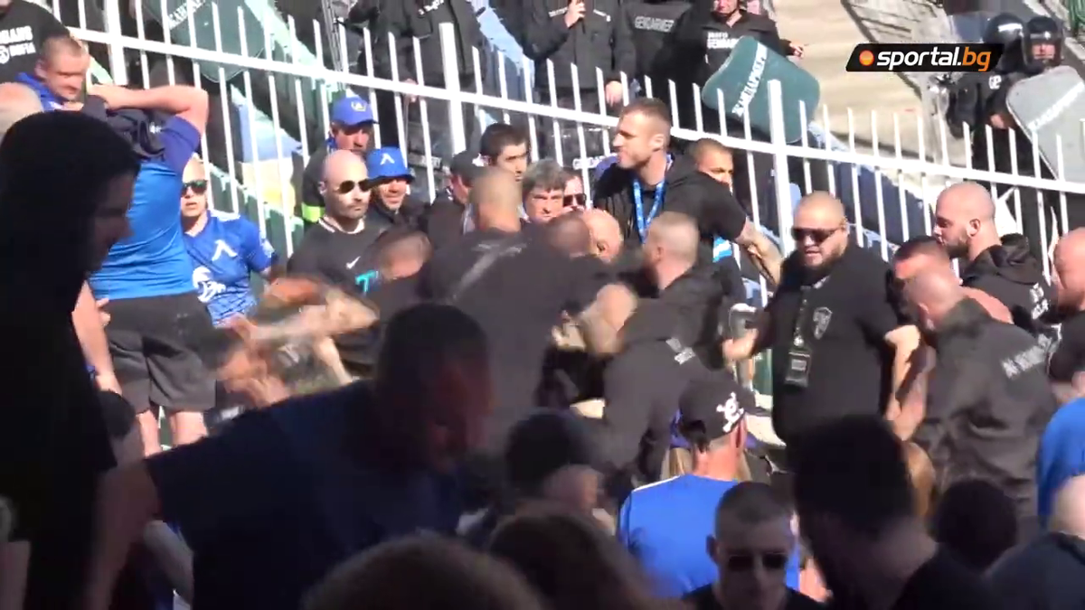 Scene barbare la derby-ul Sofiei, Levski - CSKA » Au fost bătuți cu curelele și loviți cu pumnii de forțele de ordine