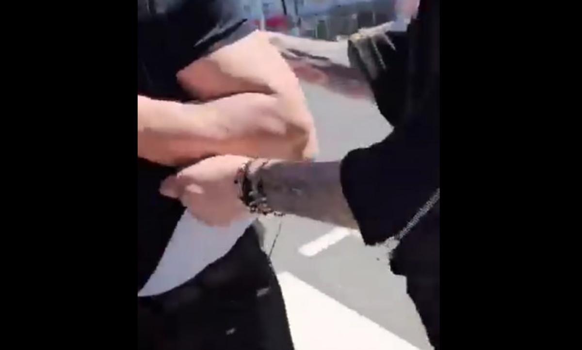 Fanul lui Dinamo, agresat de suporterii Oțelului