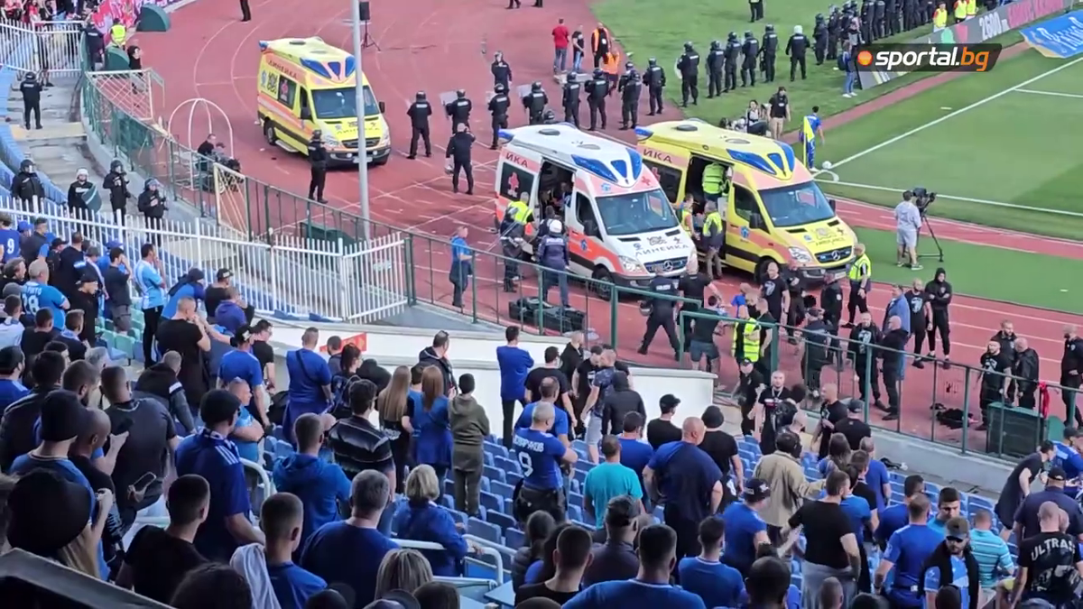 Scene barbare la derby-ul Sofiei, Levski - CSKA » Au fost bătuți cu curelele și loviți cu pumnii de forțele de ordine