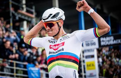 Mathieu van der Poel, „mașinăria” care sufocă clasicele: a câștigat Turul Flandrei și Paris-Roubaix, în tricoul de campion mondial