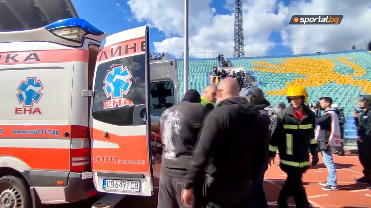 Scene barbare la derby-ul Sofiei, Levski - CSKA » Au fost bătuți cu curelele și loviți cu pumnii de forțele de ordine