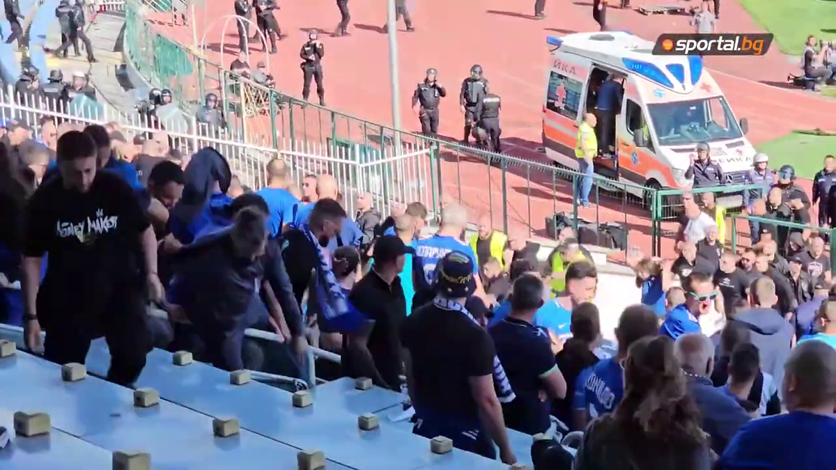 Scene barbare la derby-ul Sofiei, Levski - CSKA » Au fost bătuți cu curelele și loviți cu pumnii de forțele de ordine